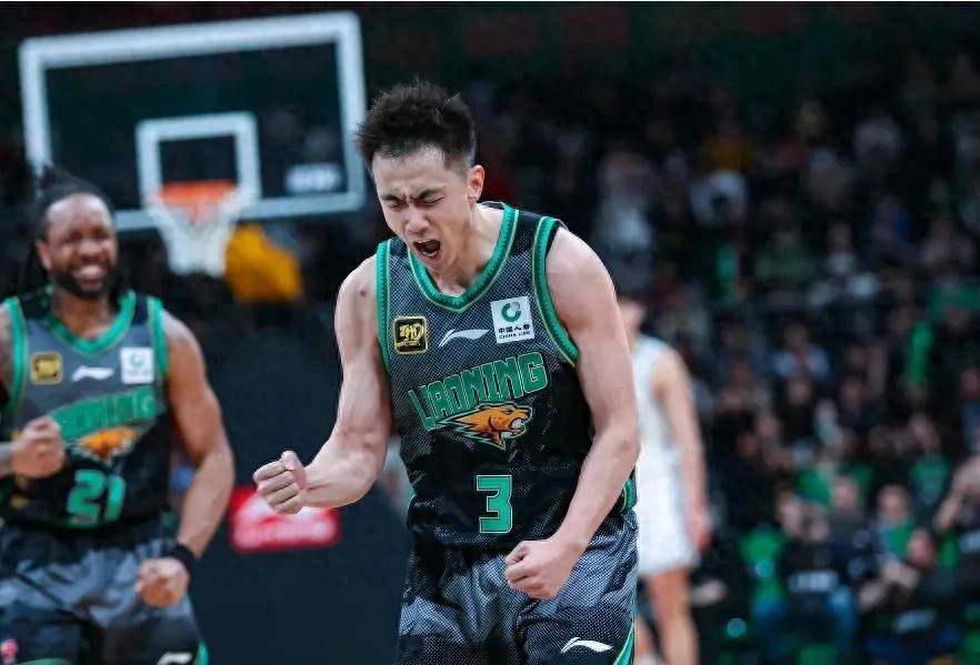 爱游戏体育-新疆队逆转马刺，赵继伟状态火热