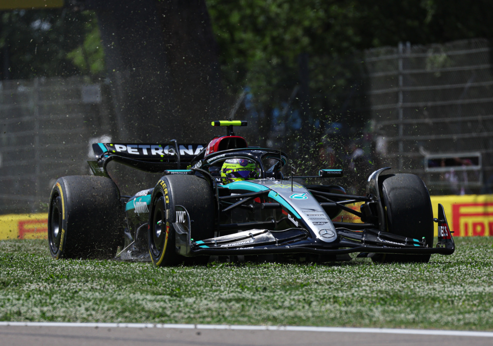 哈斯车队翻盘雷诺车队，佩雷兹关键制胜