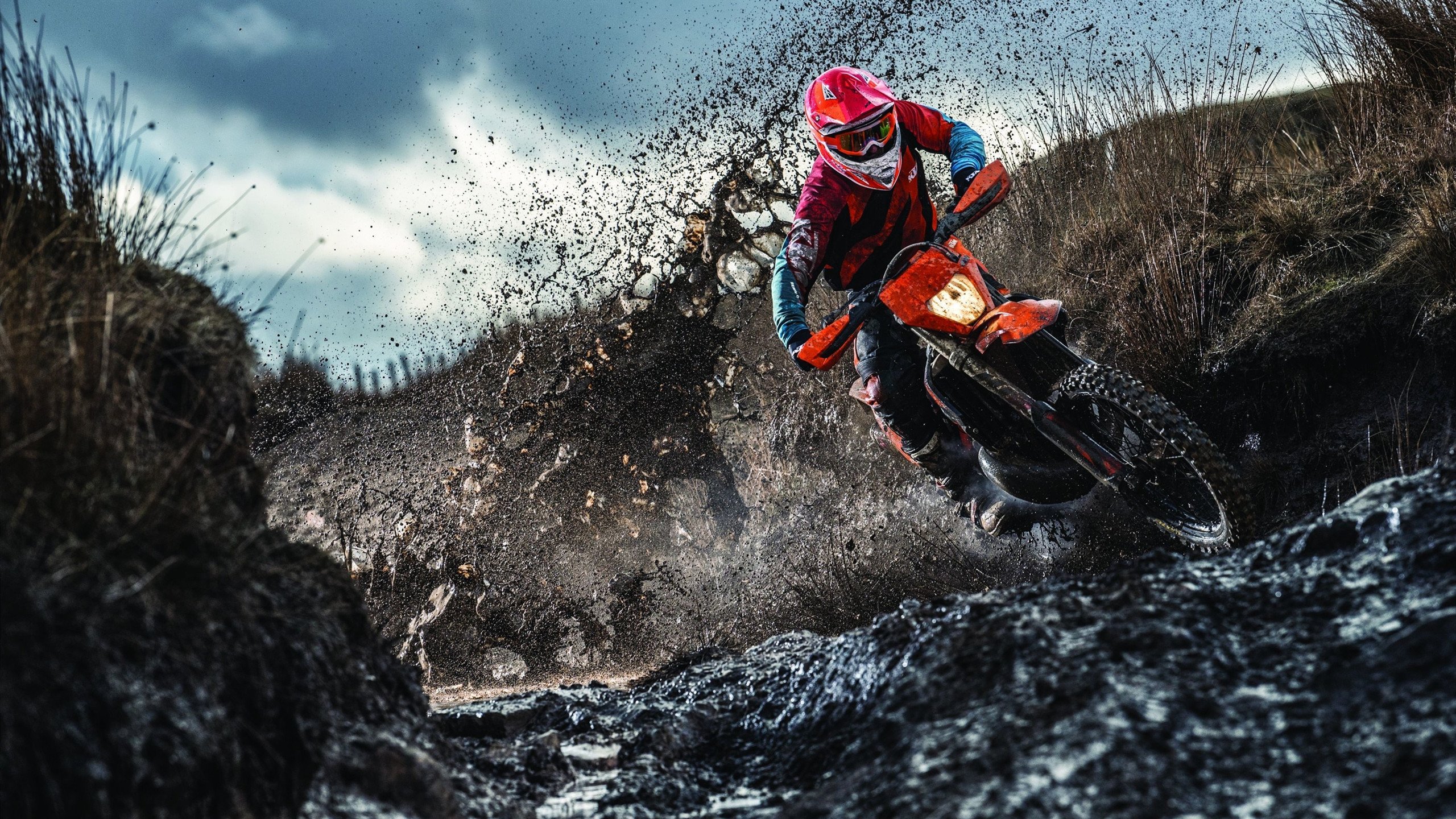 爱游戏官方入口-当埃及法老吹响沙漠号角，萨拉赫用季后赛抢七，为足球刻下东方印记