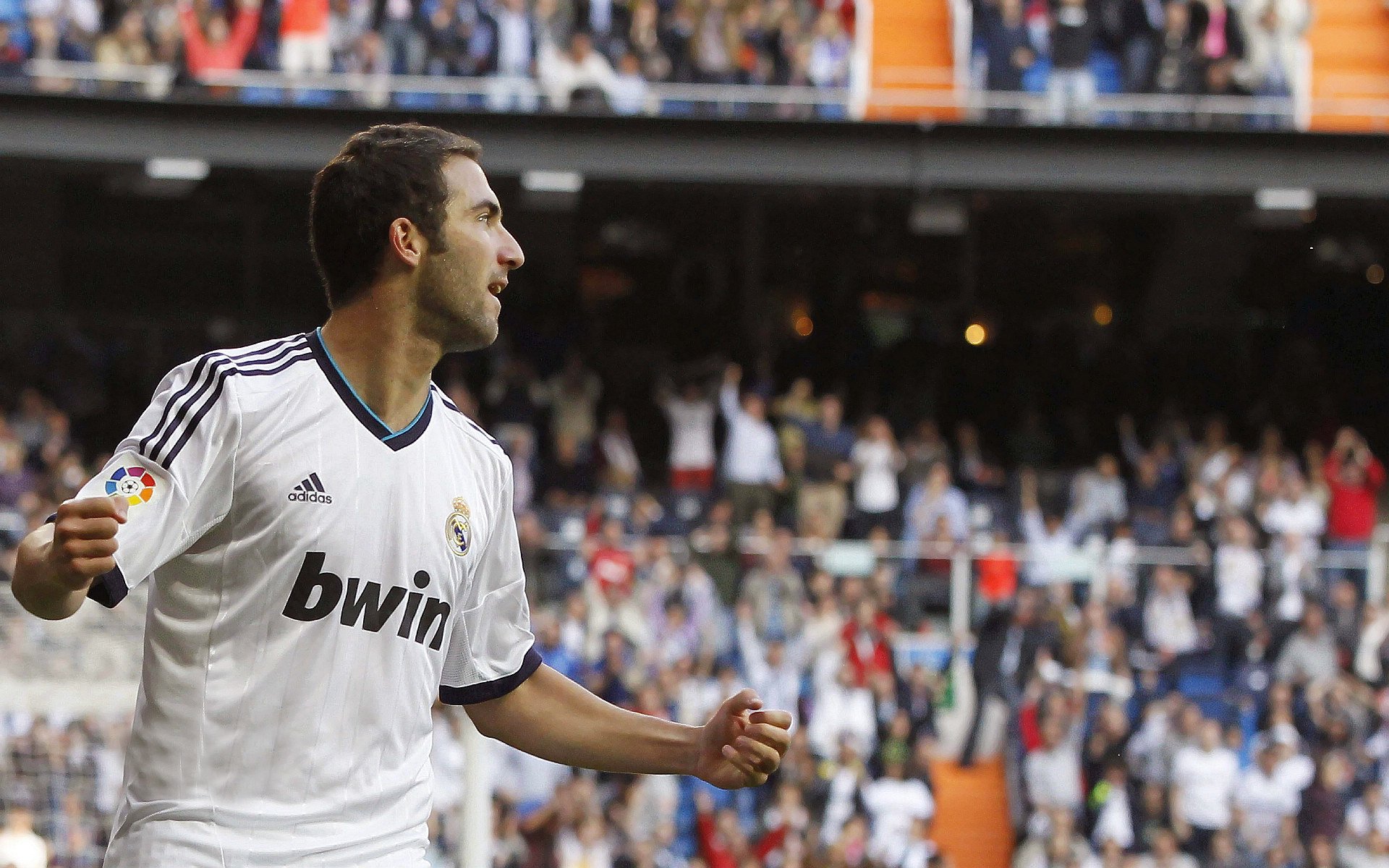 奥斯梅恩的F1赛道，当足球硬汉接管赛车王国